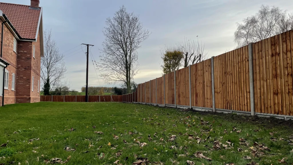 6ft closeboard fencing on concrete fence posts